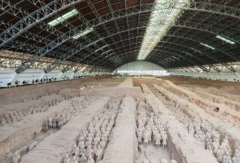 西安兵马俑往返直通车【含兵马俑门票+人工讲解+5-9座小车】【[讲解全面]全面讲解兵马俑1/2/3号坑，有讲解才能看得懂这个奇迹。 拼团讲解免费耳麦使用，无需等待】