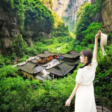 重庆武隆天生三桥+龙水峡地缝+仙女山一日游【全景2-8人团】