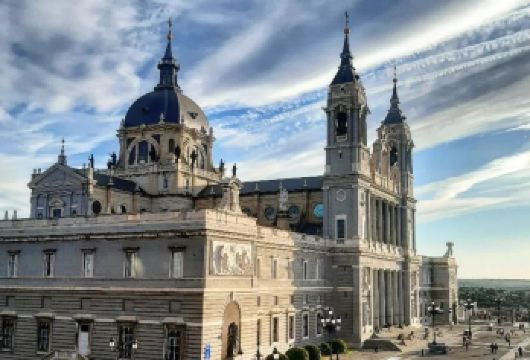 西班牙马德里市区网红景点-普拉多博物馆-等可包车-精选【专属客服和本地中文司机，一家一团包车】