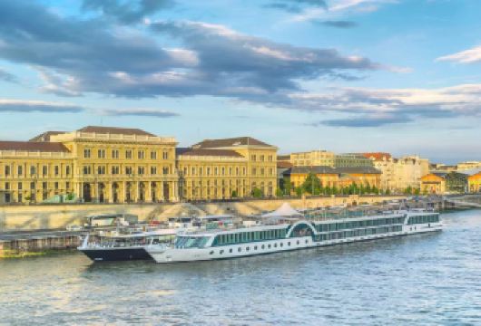 匈牙利布达佩斯+渔人堡+城市公园+国会大厦等包车一日游【多瑙河畔双子城，布达城堡 + 渔人堡瞰两岸，国会大厦映河，尽览世遗历史与全景浪漫】
