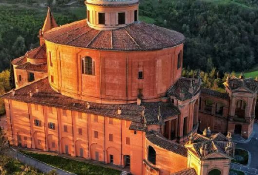 圣卢卡圣殿+圣白托略大殿+海神喷泉+阿奇奇纳西欧宫包车一日游【博洛尼亚：学者、胖子与红色之城的千年魅力 世界古老大学的摇篮】