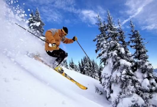 白云国际滑雪场度假区【乌市往返直通车】【多个集散点，多个套餐任选】