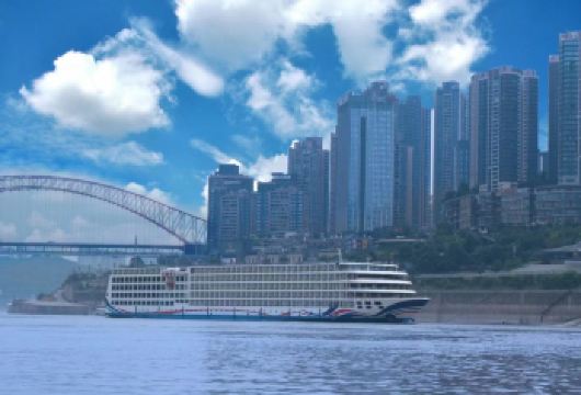 长江三峡/三峡游轮/华夏游轮/华夏三号游轮/家庭出行更省心【[亲子友好]电影院、儿童乐园、电玩城有Switch/赛车/街机等，带娃家庭不用愁】