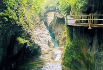 重庆金刀峡+金刚碑温泉村一日游（险峡|古村落里的天然温泉）【可选英文导游|专车接送|行程可调|可定制行程】