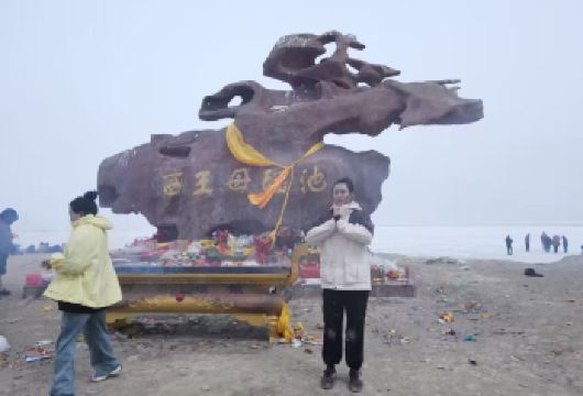 昆仑泉、无极龙凤宫、野马滩、苦修崖。玉虚峰，西王母瑶池，【[优选行程]前往西王母瑶池，昆仑圣泉、无极龙凤宫、野马滩、苦修崖。玉虚峰，西王母瑶池】