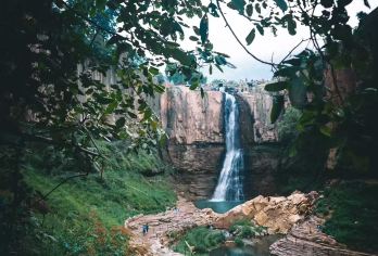 通天峡+霓虹古村落+明慧大师塔包车一日游【市区酒店上门接送，灵活安排停留时间，免去公共交通周转烦恼】
