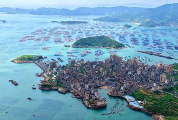 福州连江奇达村+旗冠顶+平流尾地质公园+定海湾沙滩一日游【[路线总结]集“登山、观海、探秘、休闲”于一体，既能感受渔村文化、地质奥秘，又能享受滨海浪漫。】