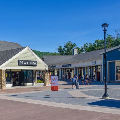 美国纽约+西点军校+伍德百利奥特莱斯一日游【中文包车上门接】