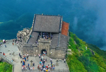 南岳衡山+祝融峰 登山一日游【[心愿衡山]：登顶火神[祝融峰]，开启登山观景之旅】