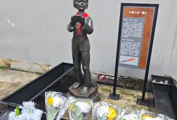 重庆白公馆+渣滓洞+磁器口+李子坝+解放碑+洪崖洞一日游【重庆经典线路|可选英文导游|专车接送|行程可调|可定制行程】