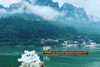 【2至8人拼小团】两坝一峡+G348网红公路+三峡大坝一日游【[服务保障]臻选2至8人VIP拼小团出游，多年旅游服务经验，行程当天免费酒店上门接送，安心出游！】