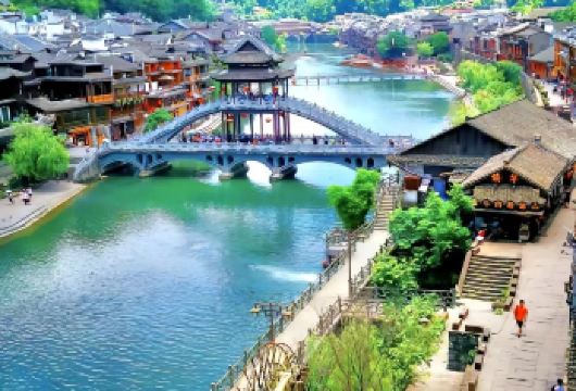 凤凰古城+十三景+沱江游船+2H拼团精讲一日活动（2-8人）【订制线路，打卡网红景点】