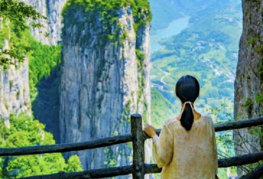 恩施大峡谷+地缝+七星寨一日游丨含必消景交丨可选小团丨纯玩【[元旦限时特价]可选小团/私家团，精致出游，拒绝人从众，畅享东方科罗拉多超美风景。】