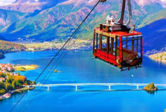 西湖合掌村+抹茶体验+河口湖缆车+忍野八海一日游小车包车【远离城市喧嚣，在富士山脚下享受一场自然疗愈之旅，让壮阔风光抚慰心灵】