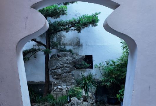 豫园（百年江南园林）参观+黄浦江游船半日游【作为知名的江南古典园林，是游客领略中国古典园林艺术的好去处。】