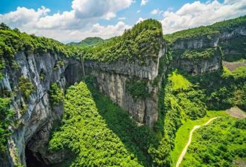 武隆天生三桥+龙水峡地缝一日游【配导游+午餐|可选小团】【[优质团型][40-50人团]标准舱皮座椅，[22-35人团]2-1排头等舱座椅，超大空间，】