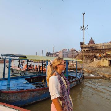 瓦拉纳西：日出游船及步行游览