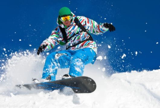 亚布力阳光滑雪场初级3小时+雪服+雪具一日游【亚洲论坛指定会场，具备有初中高级滑雪道，满足不同级别的滑雪爱好者的需求u。】