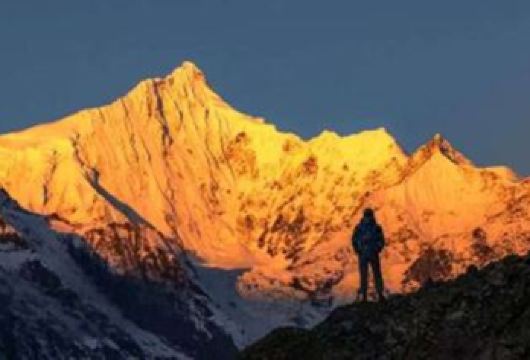 香格里拉+梅里雪山一日游【无限氧气&日照金山&换装旅拍】【[精选景点]飞来寺&雾浓顶观景台+白马雪山观景台+金沙江观景台+贺龙桥+纳帕海观景台】