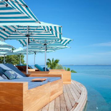 斐济玛拉玛拉海滩俱乐部一日游Malamala无边泳池浮潜接送