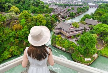 都江堰+青城山【2-8人小团·赠仰天窝+皮影戏+三环内接送】【[品质承诺]亲子游必选，三环内免费接早，正规旅游车】