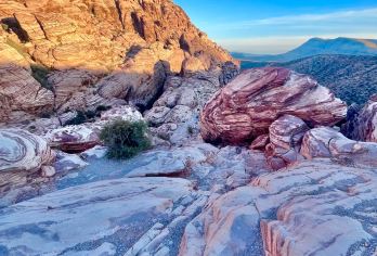 美国私享行Vegas地标深度游[红岩峡谷+七彩石]-安全无忧【专业行程定制，精选热门景点，高效游玩不走回头路，贴心服务保障，轻松】