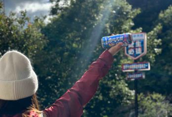 虎跳峡高路精华路段徒步一日游【摄影领队全程跟拍爱心路餐】【高路景点全覆盖 茶马客栈+爽死你阳台-龙洞瀑布-张老师客栈，摄影领队，底片全送】