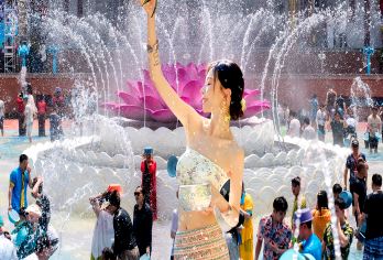 中科院热带植物园+傣族园一日游·平台精选丨15人小团丨无购物【[优选看点]上午走进植物王国，探秘热带雨林，下午体验傣乡文化，亲身参与傣族泼水节】