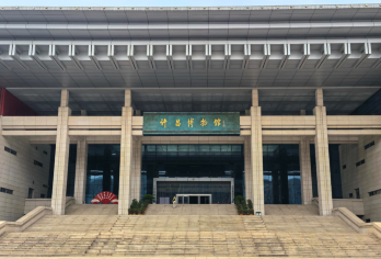 许昌博物馆一日游【含门票预约+2H深度人工讲解+无线耳麦】【贴心服务保障:含门票预约服务免抢票困扰，提供上下午多场次选择，】