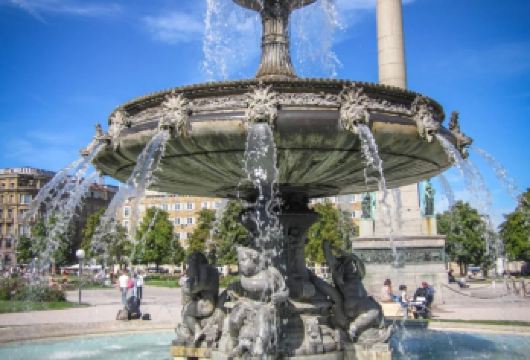 德国斯图加特市区打卡网红景点-漫步老城感受历史-包车-精选【专属客服和本地中文司机，一家一团包车】