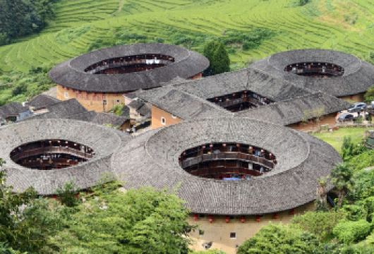 【泉州出发】南靖田螺坑土楼+裕昌楼+塔下村一日游独立包团【[专属服务]1单1车，一台车一整天只为您服务 ，不拼团告别拥挤，上门接送更省心，天天发团灵活选】