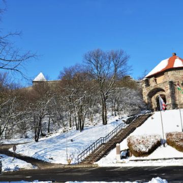 布达佩斯往返：圣安德烈+埃斯泰尔戈姆+格德勒宫周边三镇包车