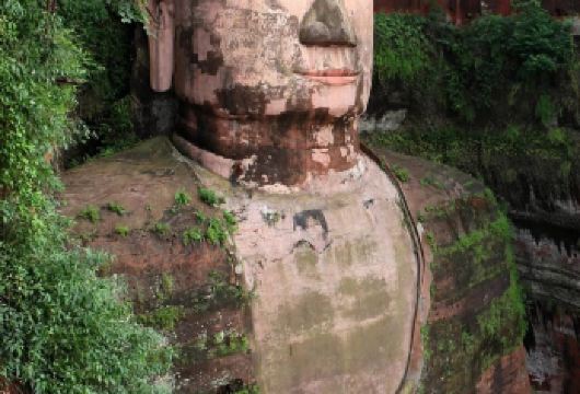 四川成都乐山大佛一日游【晚出发+大咖导游精讲 特色午餐】【三环内上门接统一位置散团（三环外自行到集合点，导游报销车费樶高10元一人）】