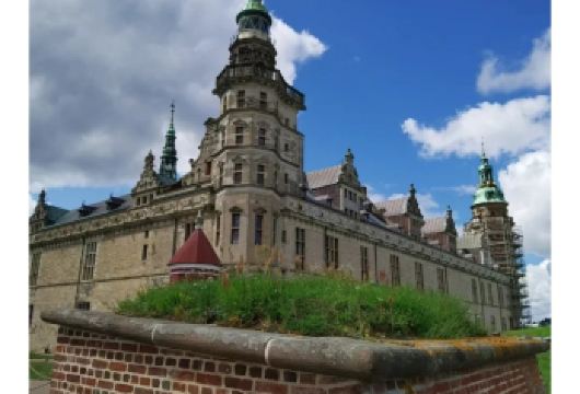 丹麦哥本哈根-卡隆堡宫-赫尔辛格-可多日.包车【精选老司机】【包车一日游，解锁旅行新方式！独立车辆配备经验丰富的老司机，为您量身打造专属行程。】