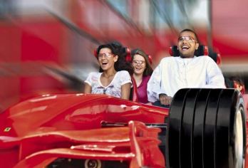 从迪拜出发:阿布扎比谢赫扎耶德大清真寺+法拉利主题公园一日游【初次探访阿联酋首都阿布达比，跟随导游走访当地热门景点，感受伊斯兰国度的神秘魅力！】