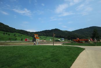 沈阳森林+云端草原+云上牧场+霍比特小屋+亲子乐园+休闲游【云端草原地域广袤，牧场、动感草海，绿意环绕、气候宜人，是天然的森林氧吧】