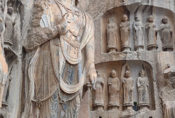 洛阳龙门石窟大门票+2小时深度讲解丨含耳麦，专业讲师讲解【[深度讲解]从北魏道盛唐，探索石窟背后的故事！】