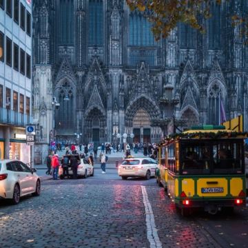 德国一日游：阿姆往返-科隆-莱茵河畔-霍亨索伦桥深度游