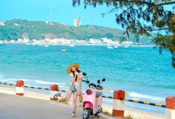 北海涠洲岛一日【18人拼团游|含往返船票门票|舒适车】【[环保舒适]新款新能源空调电动车，舒适享乐打卡地涠洲景点。】