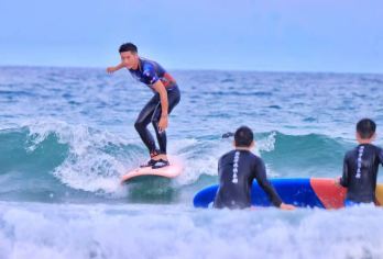 【万宁冲浪】日月湾冲浪基地  零基础新手可玩 不需要会游泳【[日月湾冲浪]国家冲浪基地—日月湾冲浪俱乐部】