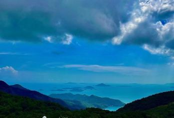 香港大屿山一日游 【大澳追海豚/观天坛大佛/可选昂坪缆车】【香港市中心接，感受大澳渔村传统文化和小吃，还可乘游船出海，偶遇中华白海豚！】