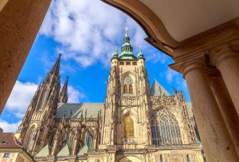 捷克布拉格- 探寻波西米亚灵魂【中文司机包车】一日游【适合喜欢深度探索，对艺术、建筑和本地文化感兴趣的旅行者】