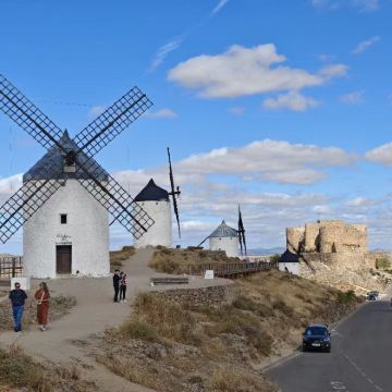 西班牙马德里出发堂吉诃德风车小镇孔苏埃格拉一日游