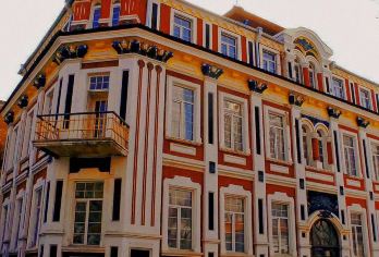 绥芬河国门+铁路记忆馆+大白楼一日游【6人小团+含国门门票】【[绥芬河]一城两国之绥芬河丨中俄边境的一座小城丨小卡小众边境口岸城市丨】