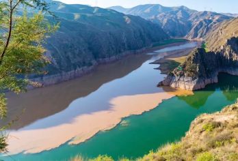 刘家峡+炳灵寺石窟一日游【洮黄交汇口/纯玩小团/小众旅行/】【纯玩小团，定点接送，畅玩各个景点，看甘肃“小洱海”】