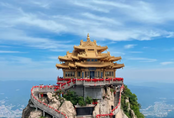 河南洛阳老君山景区一日游【2-8人小团·上门接送·高速直达】【[服务保障]洛阳市区上门接送，高速直达景区索道口，行程纯玩无购物，轻松自由行】