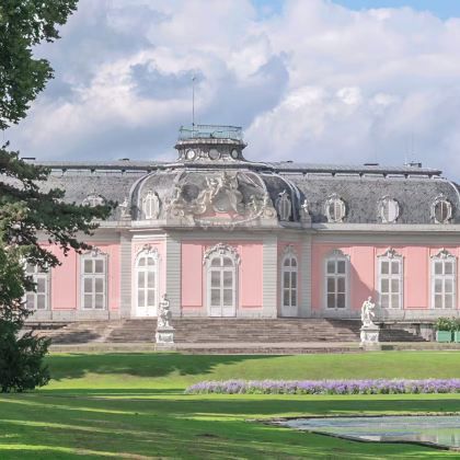 赴约粉色洛可可：本拉特宫+杜塞老城+莱茵河长廊包车一日游