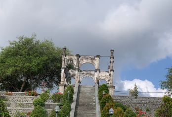 6小时 6座 韩语司机【为韩国客户在巴厘岛提供每日包机游览服务 提供韩语专业司机服务，根据客户自定行程安排旅游行程。 巴厘岛当地一日游，行程自定，配备韩语司机】