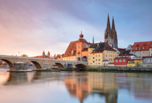 石桥+主座教堂圣器博物馆+圣埃梅拉姆修道院+苏格兰修道院日游【精品包车，私享空间，上门接送，轻松出行】