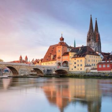 石桥+主座教堂圣器博物馆+圣埃梅拉姆修道院+苏格兰修道院日游